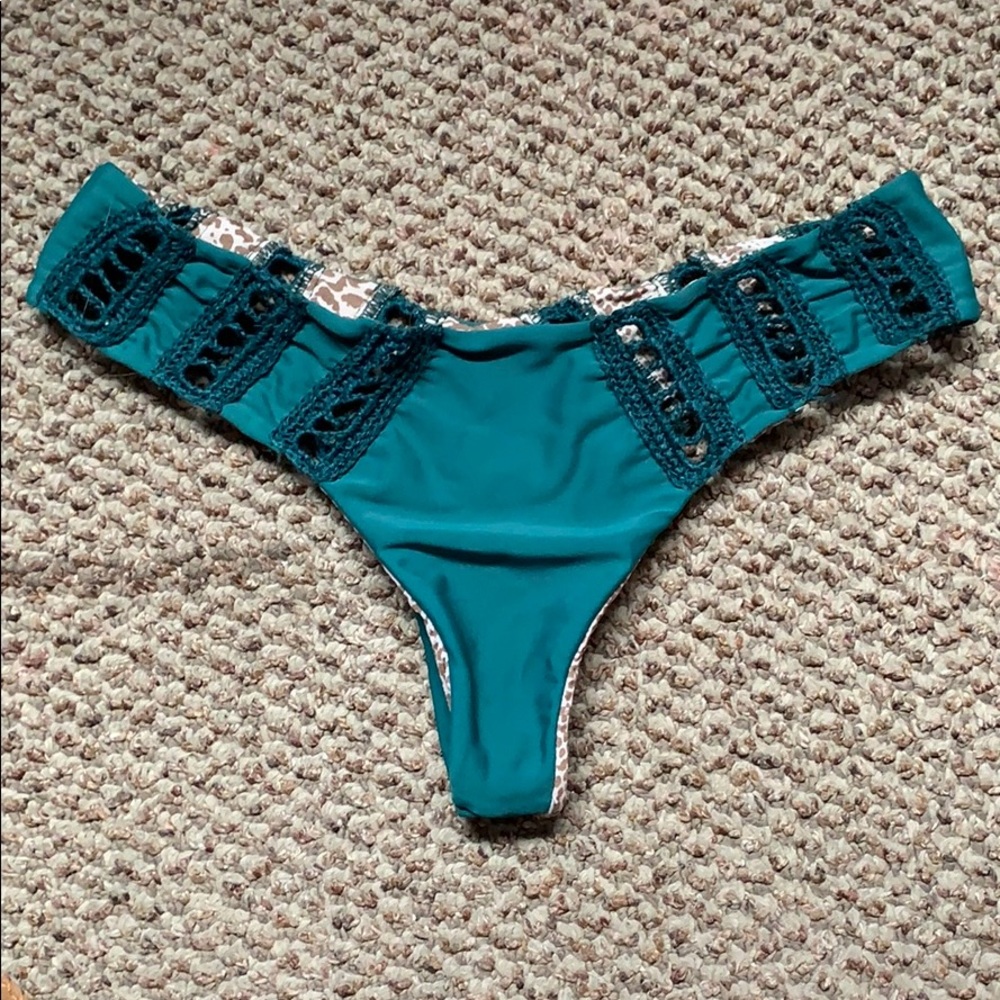 Acacia Chuns Bottoms Small in Seaweed Green